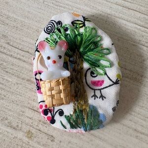 Boutique: Handmade Small Easter egg pin brooch with White and Green Design.